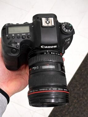 Canon EF 17-40mm f/4L USM Lens (L Series) Lens Only